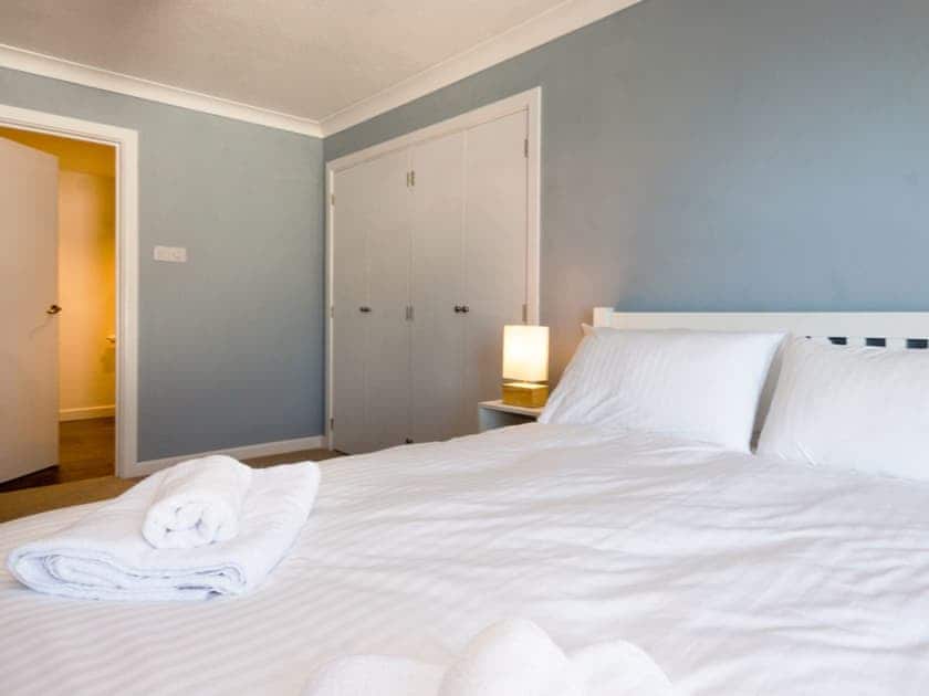 Comfortable double bedroom | Poundstone Court 8, Salcombe