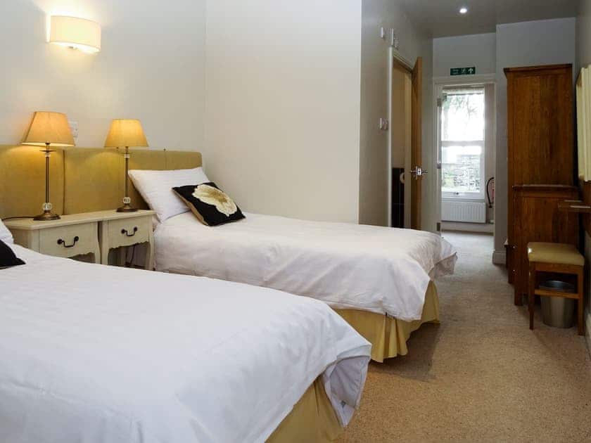 Tranquil bedroom with zip and link twin beds and en-suite | Bannerdale, Mungrisdale, near Keswick