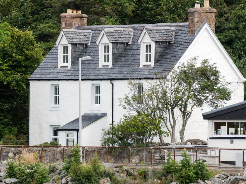 Spacious, detached cottage, in a charming location | Seafield House, Lochinver