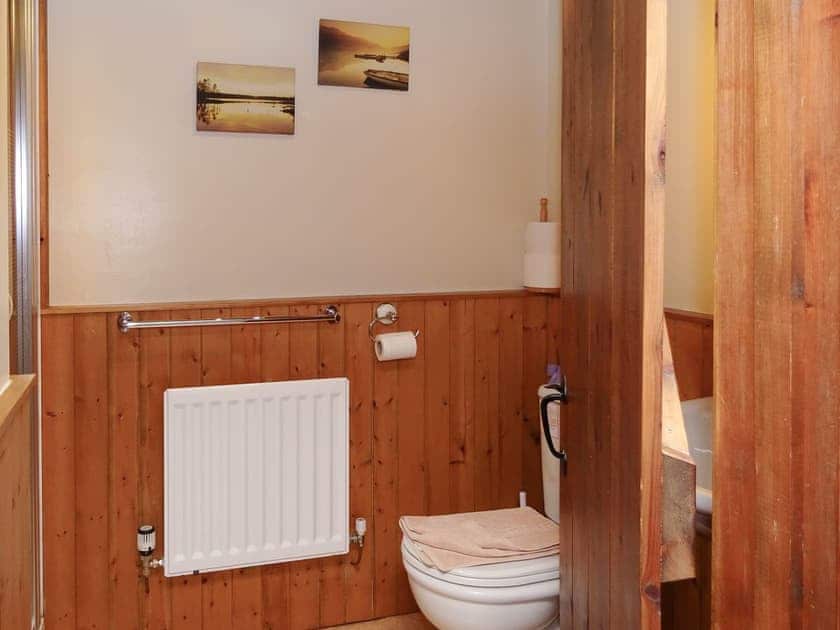 En-suite shower room with shower cubicle and toilet | Saddleback Barn, Mungrisdale, near Keswick