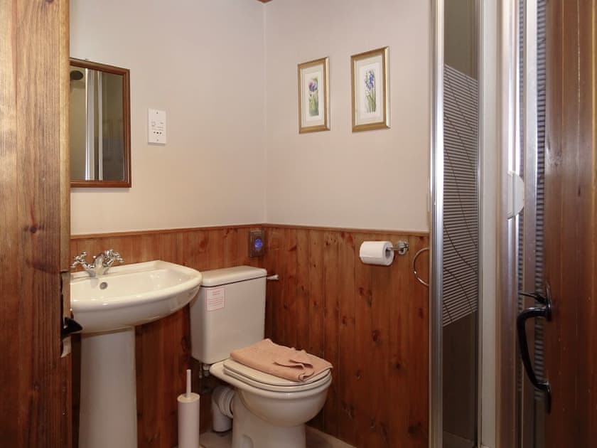  En-suite shower room with shower cubicle and toilet | Saddleback Barn, Mungrisdale, near Keswick