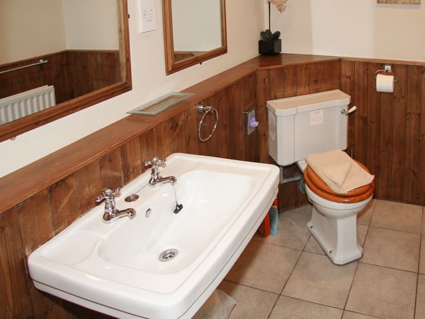 En-suite shower room with shower cubicle and toilet | Saddleback Barn, Mungrisdale, near Keswick