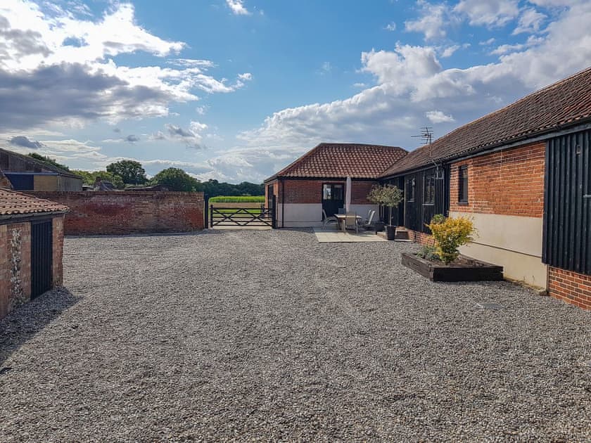Gravelled area to the front of the property | Summer House Stables, Catfield, near Stalham
