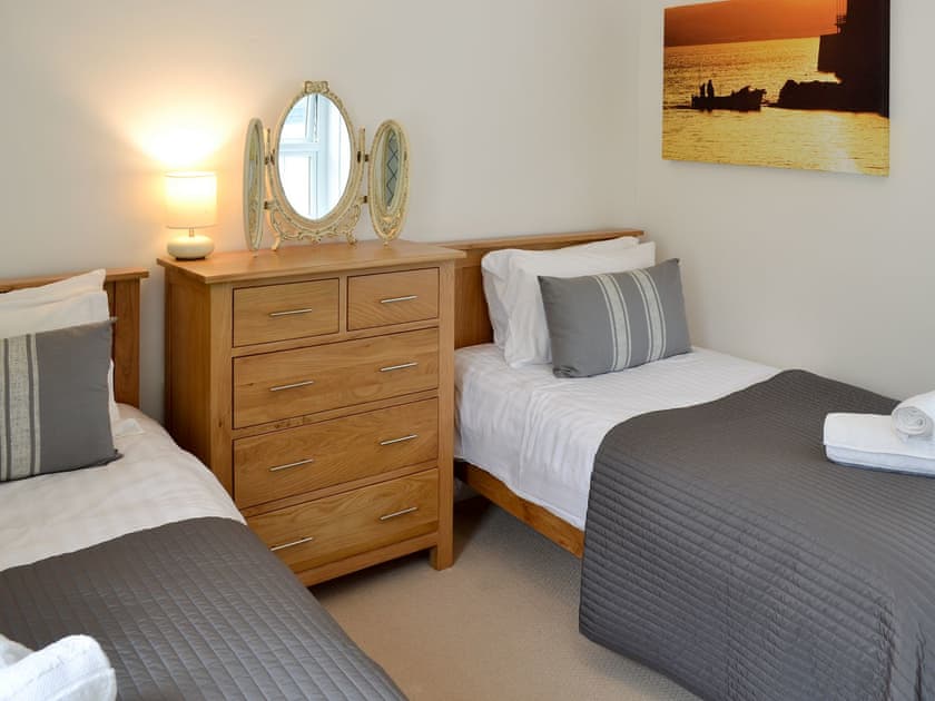 Large twin bedroom  | Seaglass, Marazion