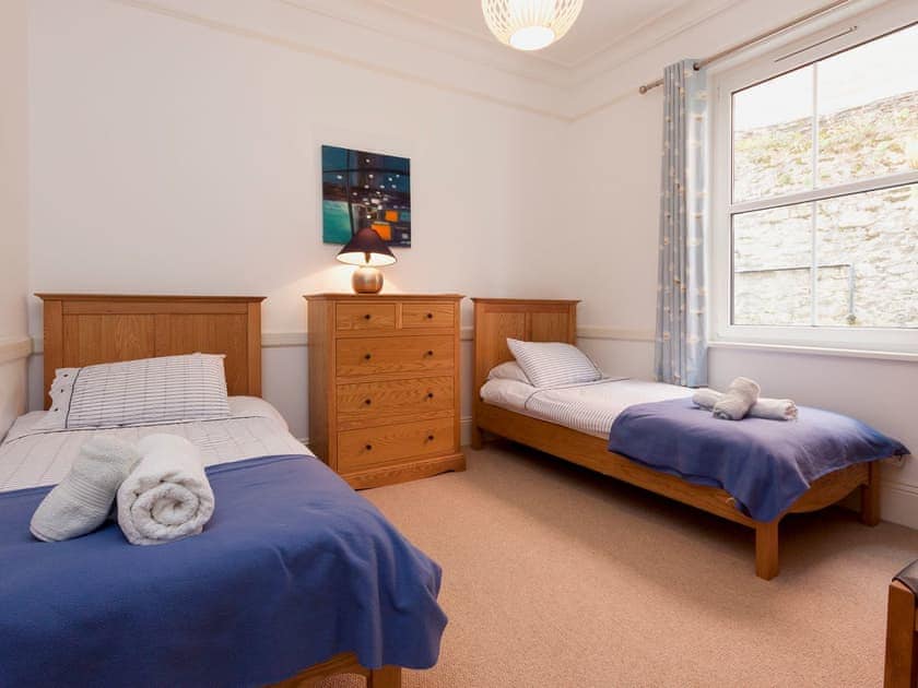 Twin bedroom | Oystercatcher , Dartmouth