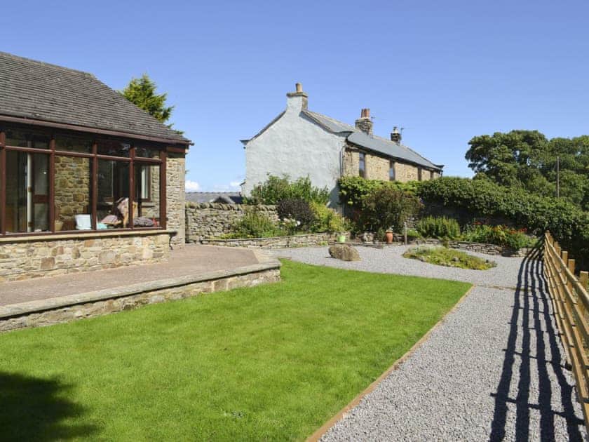 Superb enclosed garden with patio, garden furniture and BBQ | Ashlea, Barnard Castle