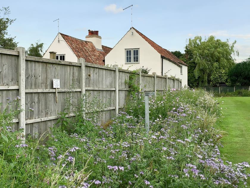 Garden Cottage in Tetford, near Horncastle, Lincolnshire Book Online
