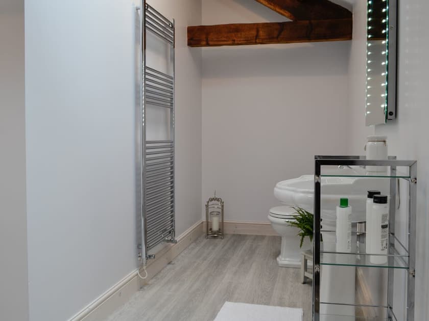 Family bathroom | The Wheat Shed - The Wheat Shed and The Bothy, Calthwaite, near Penrith