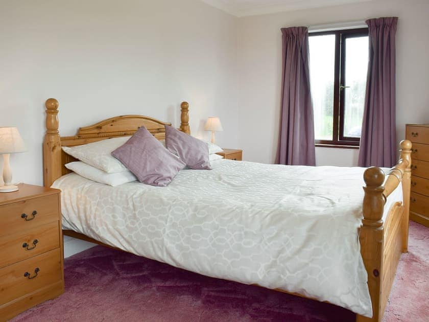 Relaxing double bedroom | Bryneirin, Bwlchyfadfa, Talgarreg