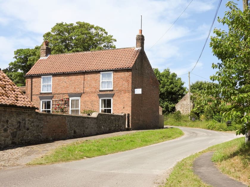Attractive detached holiday home | West End Farmhouse, Ulrome, near Bridlington
