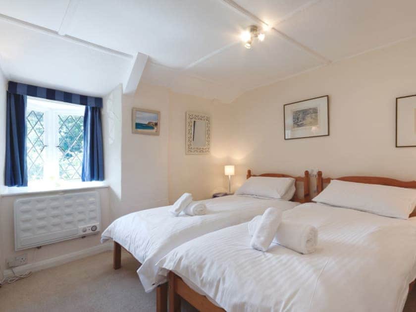 Comfortable twin bedroom | Cobbles, Salcombe