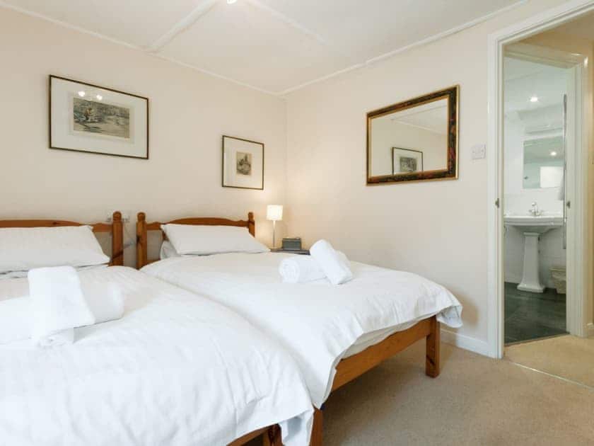 Comfy twin bedroom | Cobbles, Salcombe