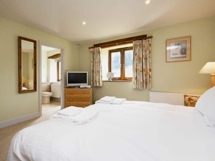 Calming bedroom with en-suite bathroom | Hanger Mill Barn, Salcombe