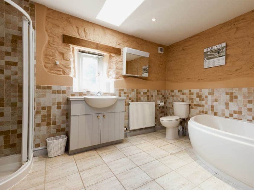 Great bathroom with corner bath | Hanger Mill Barn, Salcombe