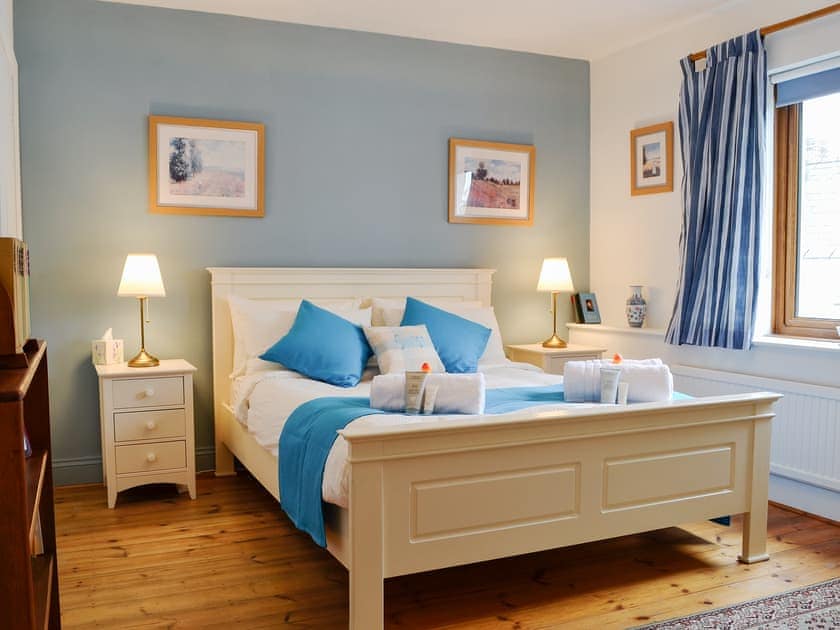 Well presented King Size double bedroom | Draig’s Cottage, Abergavenny