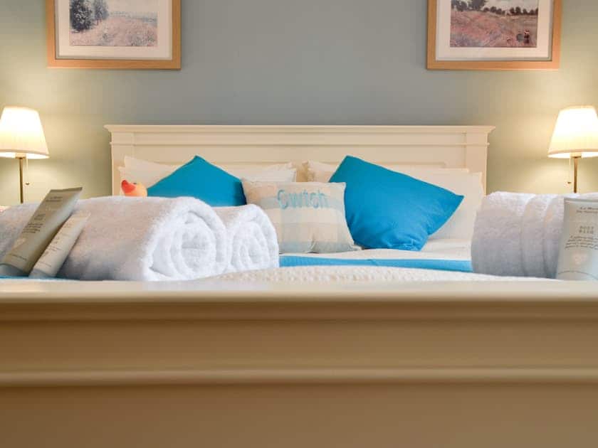 Comfortable King Size double bedroom | Draig’s Cottage, Abergavenny