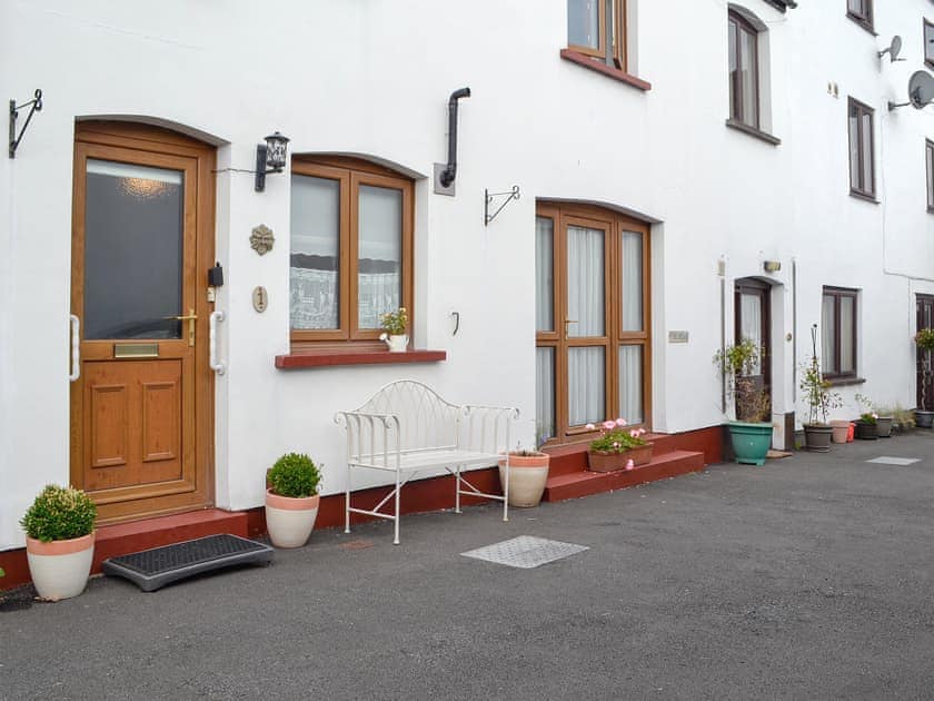 Exterior | Draig’s Cottage, Abergavenny