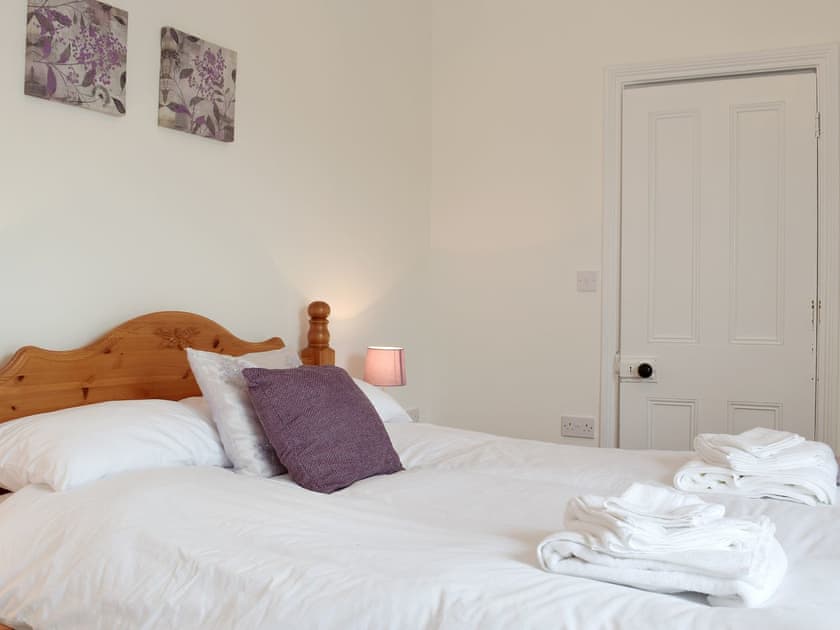 Comfy double bedroom | Gwylfa, Trimsaran, near Kidwelly