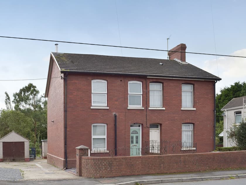 Brick-built semi-detached holiday home | Gwylfa, Trimsaran, near Kidwelly