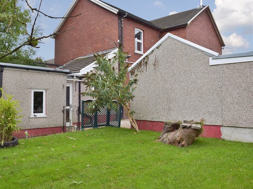 Private lawned garden and garage | Gwylfa, Trimsaran, near Kidwelly