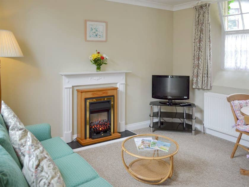 Welcoming living area | Horseshoe - Penmorvah Manor Courtyard Cottages, Budock Water, near Falmouth