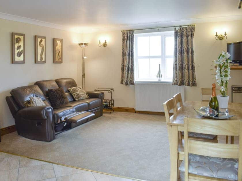 Spacious living area with convenient dining space | No 2 Pengraig Draw - Pengraig Cottages, Near Llanfarian