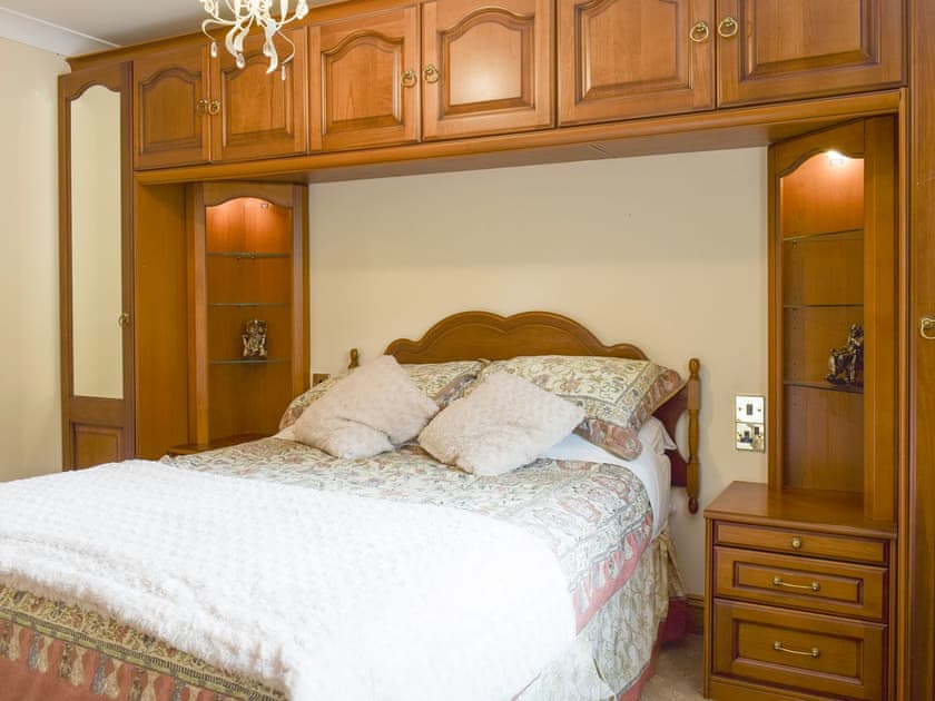 Relaxing double bedroom with fitted storage | No 2 Pengraig Draw - Pengraig Cottages, Near Llanfarian
