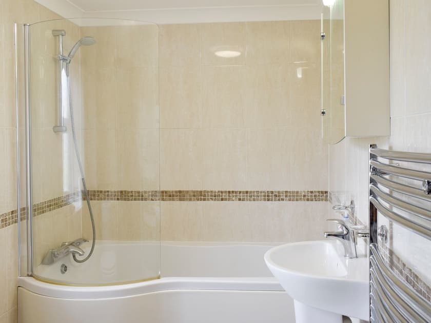 Light and airy bathroom with shower over bath | No 2 Pengraig Draw - Pengraig Cottages, Near Llanfarian