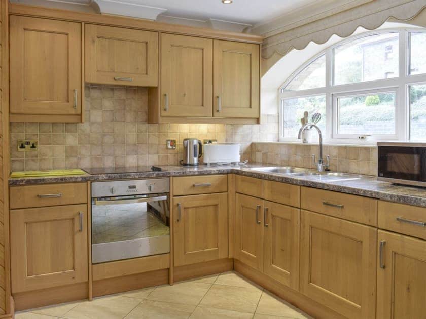 Fully equipped fitted kitchen | No 1 Pengraig Draw - Pengraig Cottages, Near Llanfarian