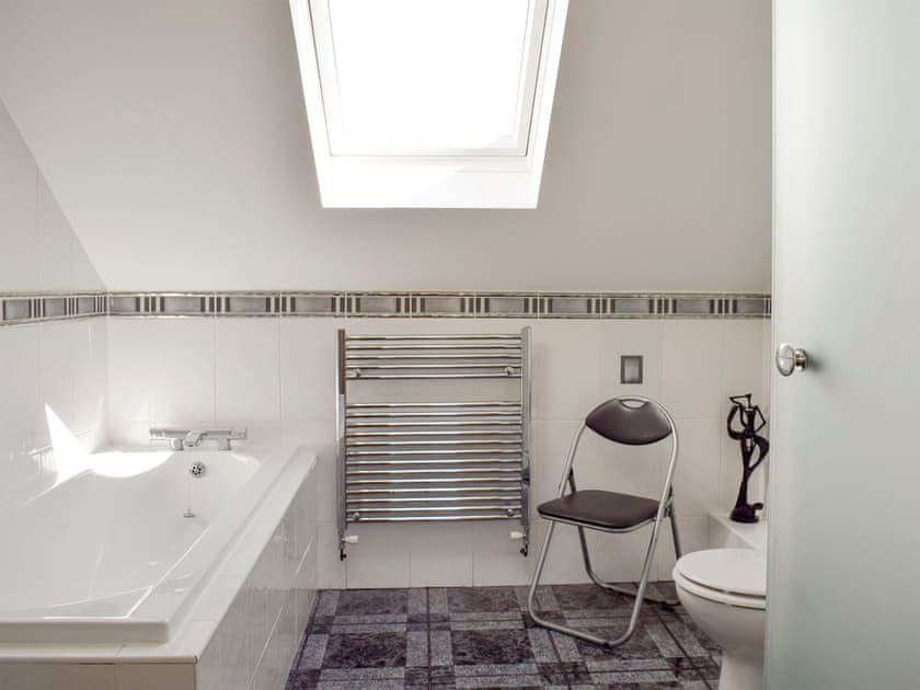 Family bathroom | No 1 Pengraig Draw - Pengraig Cottages, Near Llanfarian