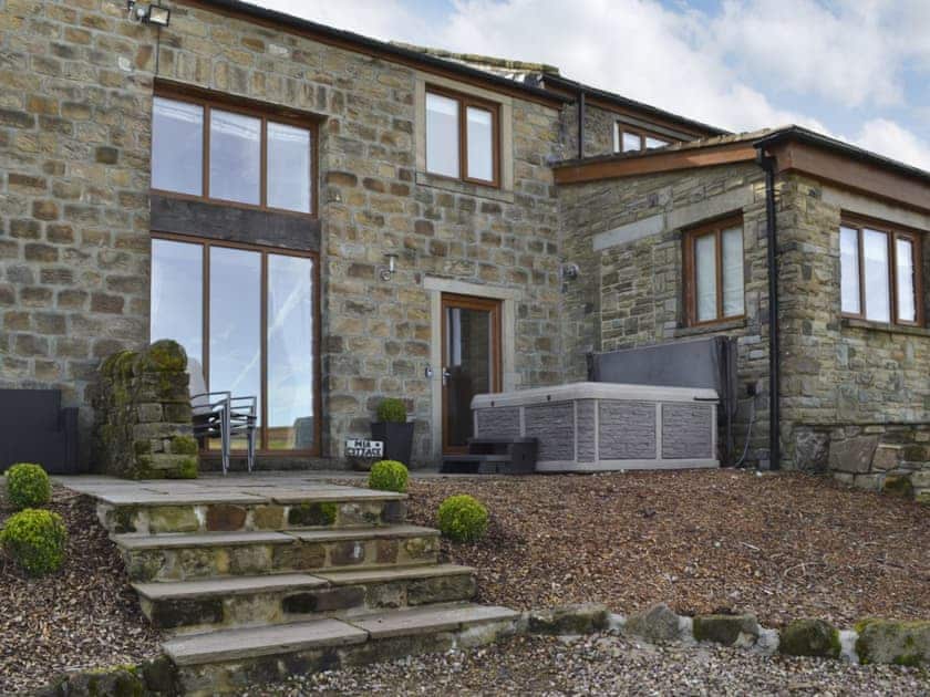 Patio area and luxury hot tub | Mia Cottage - Buckley Green Bottom Farm, Buckley Green, near Haworth