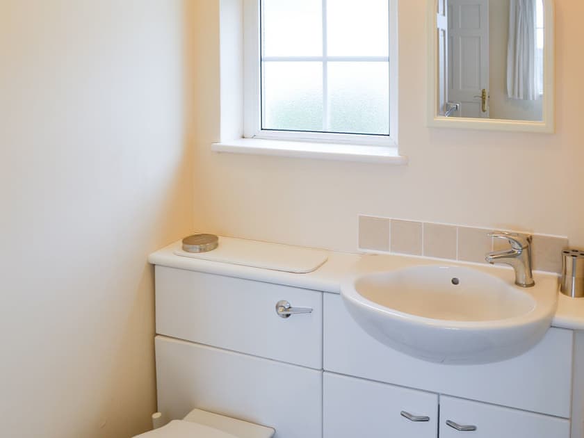 En-suite | Poppy Cottage, Crantock, near Newquay