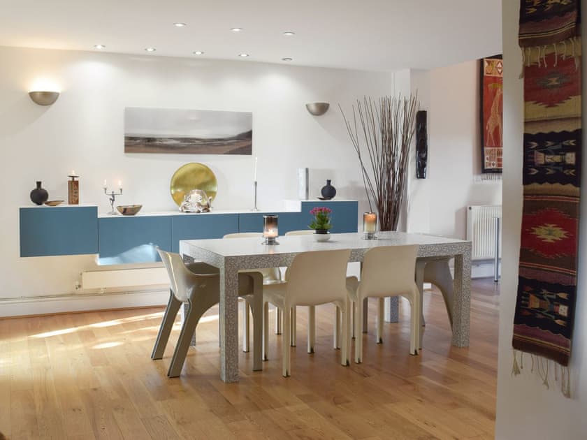 Light and airy dining area | Alice’s Cottage, near Kilgetty