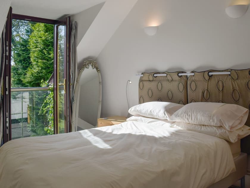 Comfortable double bedroom | Alice’s Cottage, near Kilgetty