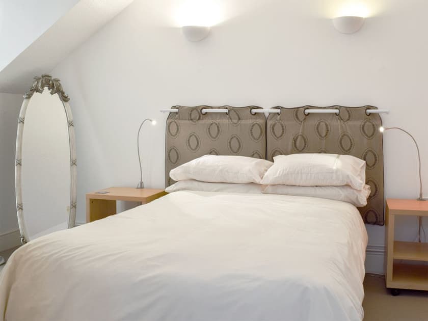 Comfy double bedroom | Alice’s Cottage, near Kilgetty