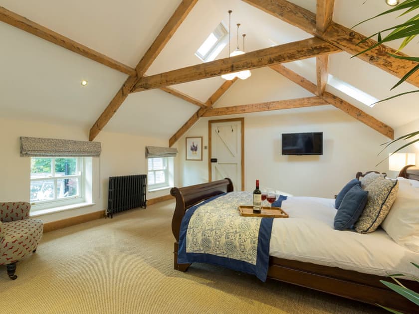 Spacious bedroom with double sleigh bed and en-suite  | The Coach House, Riding Mill, near Corbridge