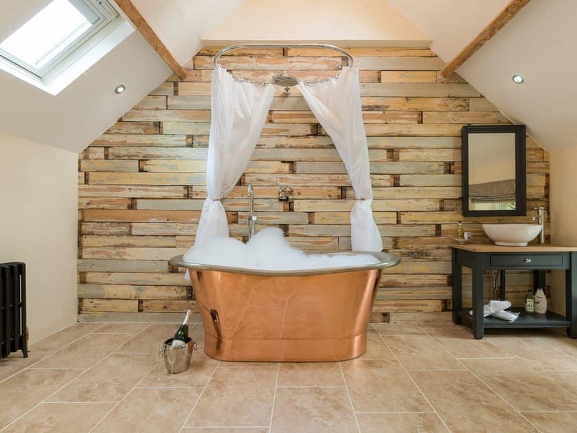 Open -en-suite with impressive copper bath | The Coach House, Riding Mill, near Corbridge