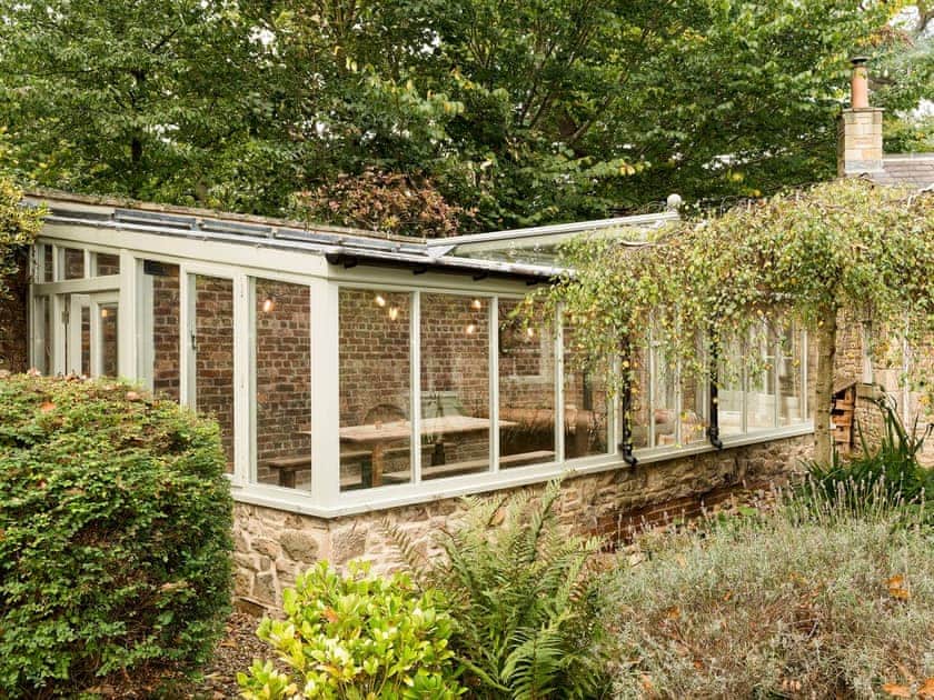 Large enclosed lawned garden with patio, garden furniture and BBQ | The Coach House, Riding Mill, near Corbridge