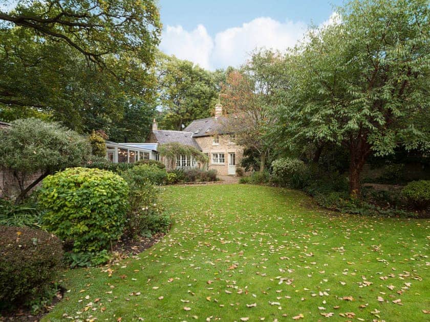 Large enclosed lawned garden with patio, garden furniture and BBQ | The Coach House, Riding Mill, near Corbridge