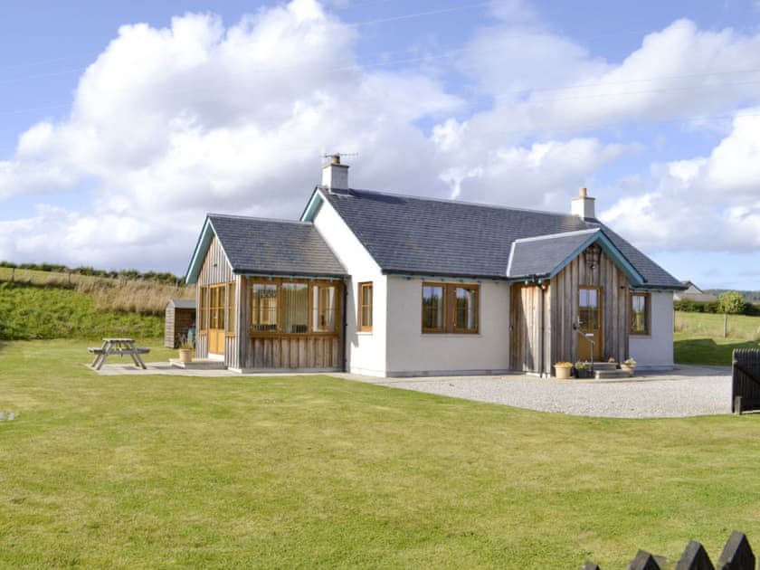 Attractive detached holiday bungalow | Craigowrie View, Boat of Garten, near Aviemore