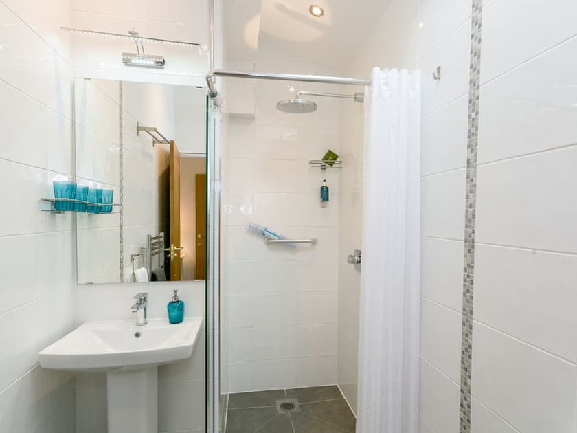 En-suite shower room | Commons Farm Cottage, Wadsworth, near Hebden Bridge