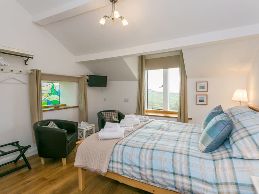 Delightful double bedroom | Commons Farm Cottage, Wadsworth, near Hebden Bridge