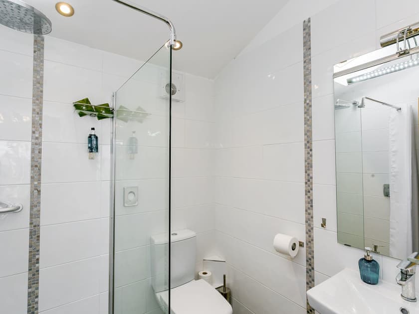 En-suite shower room | Commons Farm Cottage, Wadsworth, near Hebden Bridge