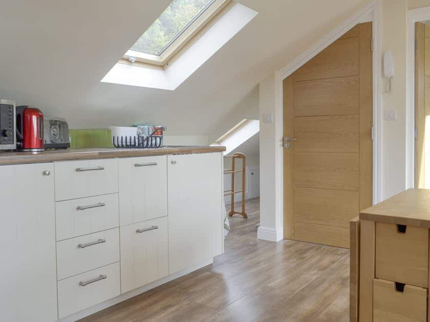 Convenient dining area and kitchen | Bird Nest - Jackson Road, Matlock