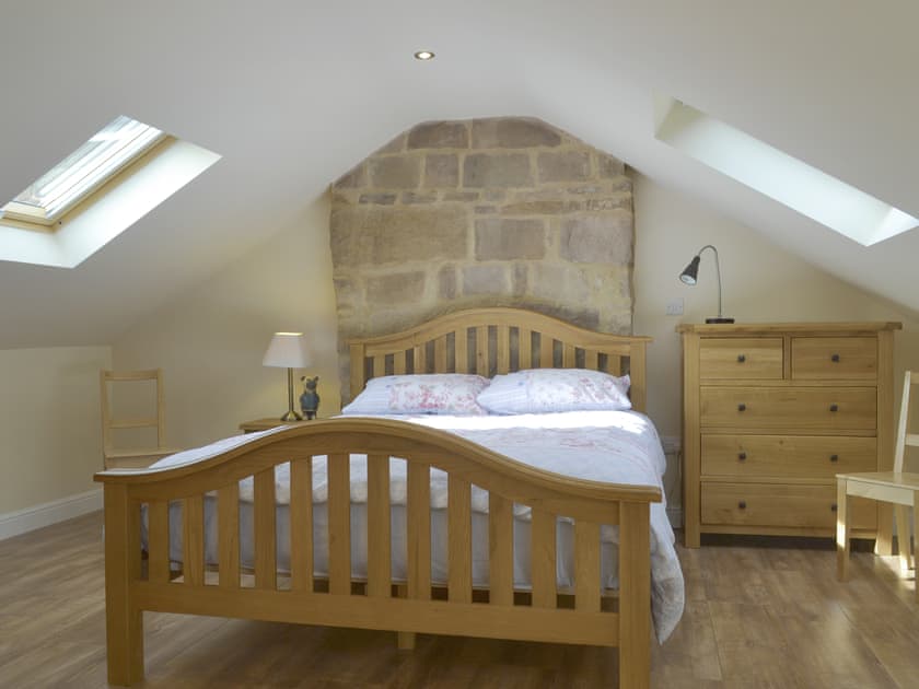 King-size bed in the sleeping area | Bird Nest - Jackson Road, Matlock