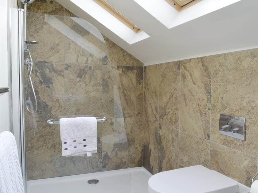 Modern shower room | Bird Nest - Jackson Road, Matlock