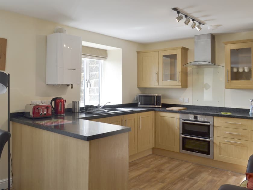 Spacious well-equipped fitted kitchen | Swallow View - Jackson Road, Matlock