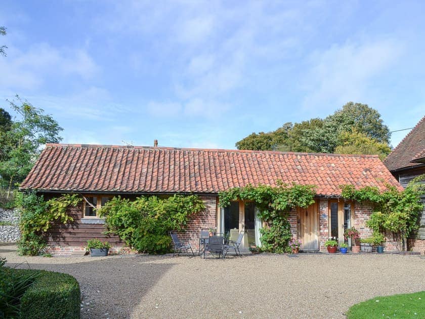 Lovingly restored accommodation  | The Stables - Farthingales, Nonington, near Dover