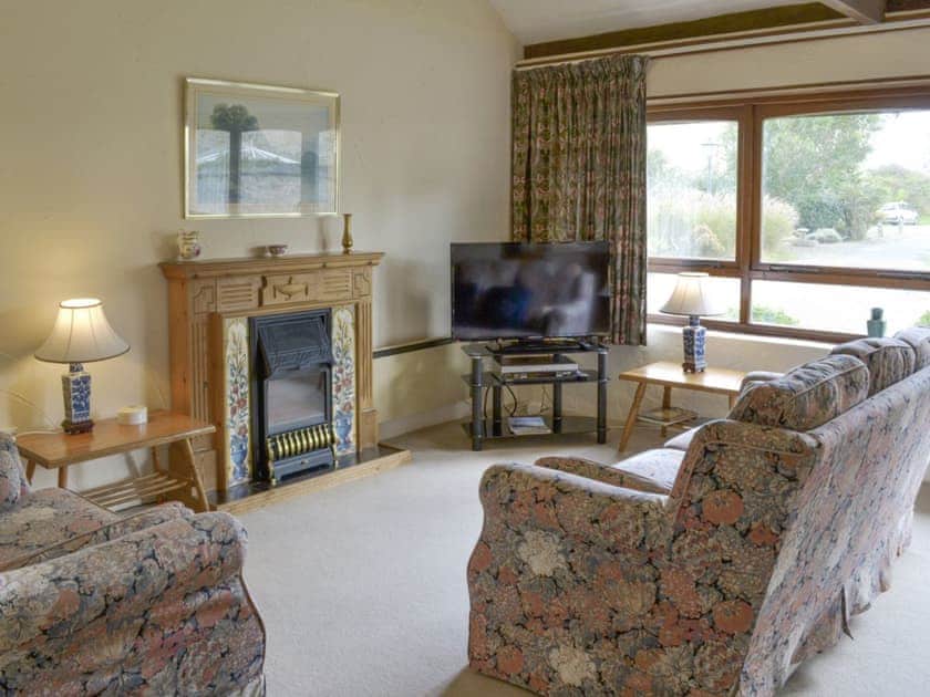 Light and airy living area | Salthouse - Kennacott Court Cottages, Widemouth, near Bude