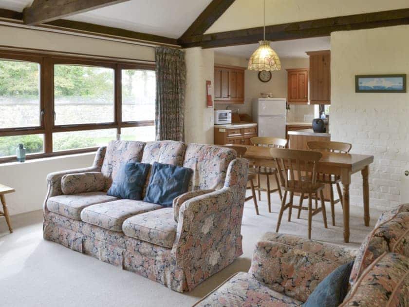 Spacious open-plan living space | Salthouse - Kennacott Court Cottages, Widemouth, near Bude